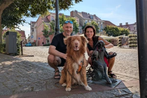 Wakacje z psem – tropem krasnali i królików, czyli letnia przygoda Carreya